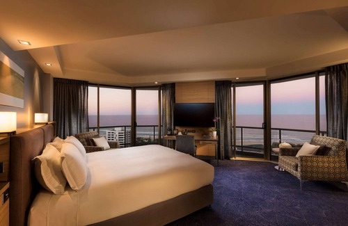 Broadbeach Hotel | Elegant Sofitel Gold Coast Broadbeach with Pool & Spa