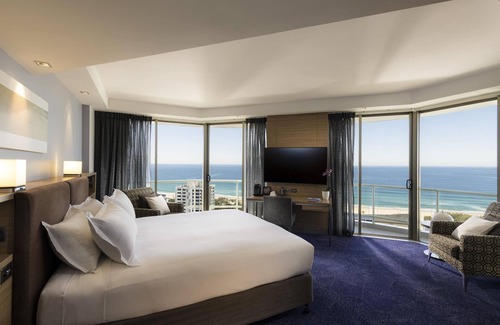 Broadbeach Hotel | Elegant Sofitel Gold Coast Broadbeach with Pool & Spa