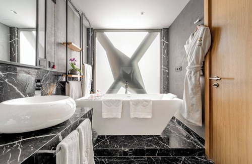 Gumussuyu Mahallesi Hotel | Elegant Sofitel Istanbul Taksim: Pool, Spa & Great Views