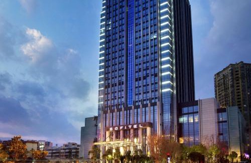 Luosiwan International Trade Area Hotel | Elegant Sofitel Kunming: 5-Star Luxury with Pool Access