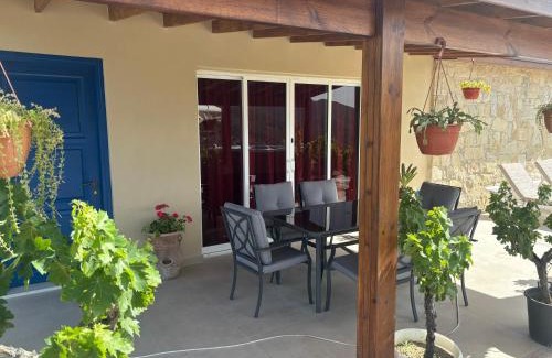 Vasa Koilaniou House | Discover Sofros To Apomero: Oceanfront Bliss Awaits