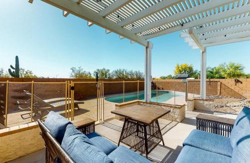 Casas Adobes House | Discover Soft Winds Abode: Pet-Friendly & 10/10 Rated Stay