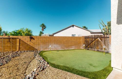 Casas Adobes House | Discover Soft Winds Abode: Pet-Friendly & 10/10 Rated Stay