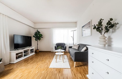 Kreuzlingen Apartment | Cooldis 1: Family-Friendly with Free Parking & Great Ratings