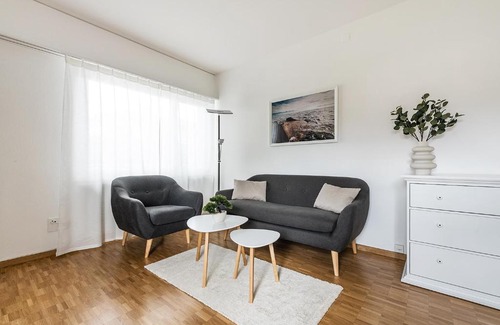 Kreuzlingen Apartment | Cooldis 1: Family-Friendly with Free Parking & Great Ratings