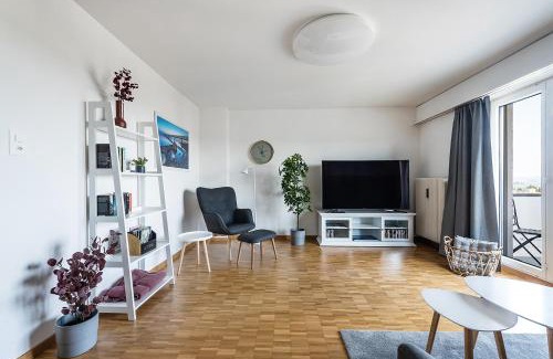 Kreuzlingen Apartment | Cooldis 8: Top-Rated Family Stay with Free Parking