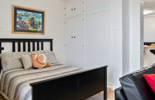 North Fremantle Apartment | Soho Chic Studio Apartment