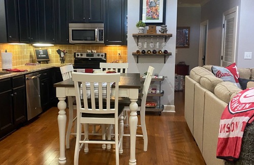 Tuscaloosa Condo | Prime Soho Condo Steps from Bryant-Denny Stadium