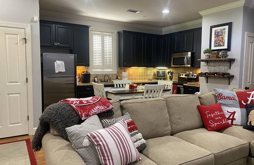 Tuscaloosa Condo | Prime Soho Condo Steps from Bryant-Denny Stadium
