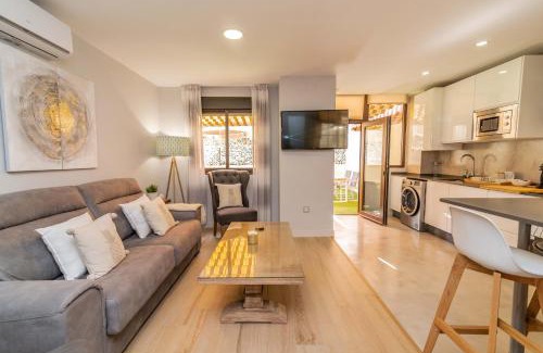 Plaza de Toros Vieja Apartment | Beautiful Soho Garden: Oceanfront Family-Friendly Retreat