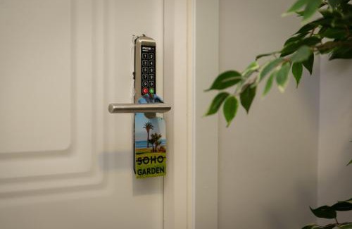 Plaza de Toros Vieja Apartment | Beautiful Soho Garden: Oceanfront Family-Friendly Retreat