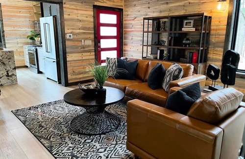 Pickens Cabin | SOHO LOFT: Poolside Retreat with Spa & Pet-Friendly Perks