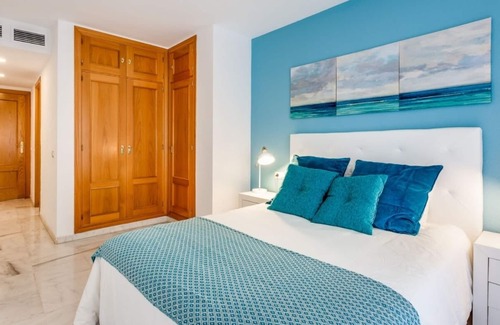 Plaza de Toros Vieja Apartment | Elegant Soho Riverside Suite Málaga with Family-Friendly Amenities