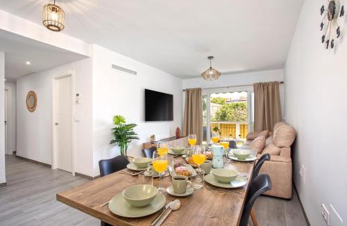 Ensanche Centro Apartment | Discover Soho & Terraza: Family-Friendly 4-Star Escape