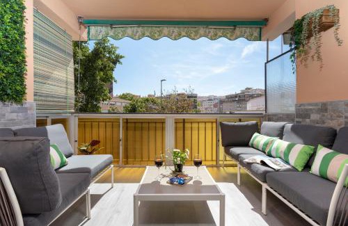 Ensanche Centro Apartment | Discover Soho & Terraza: Family-Friendly 4-Star Escape