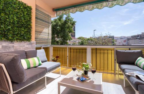 Ensanche Centro Apartment | Discover Soho & Terraza: Family-Friendly 4-Star Escape