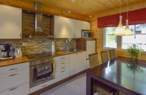 Savonlinna House | Escape to Sointukallio: Lake View & Spa Retreat Awaits