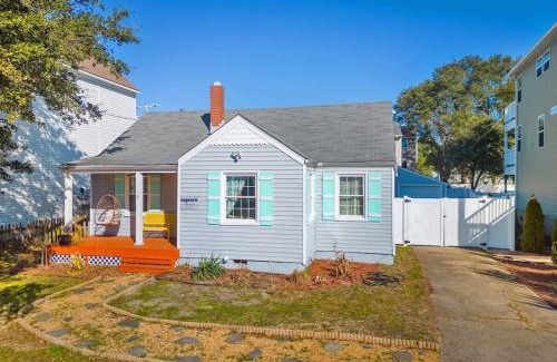 Willoughby Spit House | Cozy Sojourn Coastal Cottage: Pet Friendly 3 BR Retreat