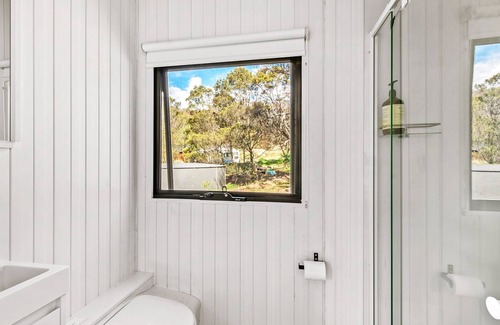 Googong House | Tranquil Getaway at Sojourn Solace with Family Amenities