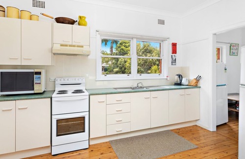 Shoalhaven Heads House | Family-Friendly Sojourne with Oceanfront Views & Breakfast