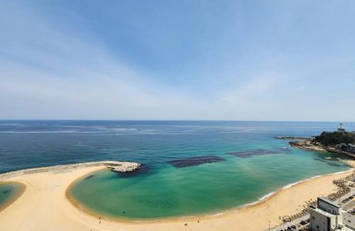 Sokcho Apartment | Oceanfront Escape at Sokcho Summitbay 1709 - Rated 9/10