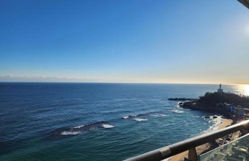 Sokcho Apartment | Oceanfront Escape at Sokcho Summitbay 1709 - Rated 9/10