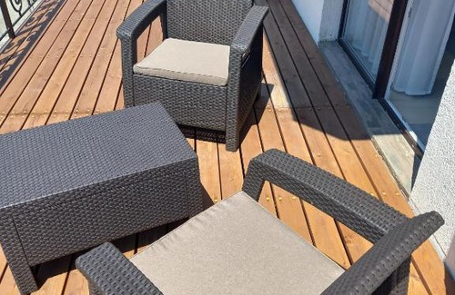 Gelendzhik House | Pet-Friendly Sokol Guest House with Pool & Breakfast Included