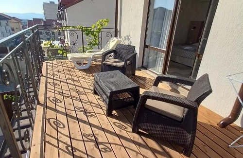 Gelendzhik House | Pet-Friendly Sokol Guest House with Pool & Breakfast Included
