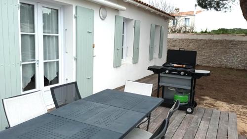 Le Bois-Plage-en-Re House | Relaxing SOLÈSE Retreat with Spa Just 500m from the Beach