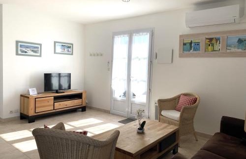Le Bois-Plage-en-Re House | Relaxing SOLÈSE Retreat with Spa Just 500m from the Beach