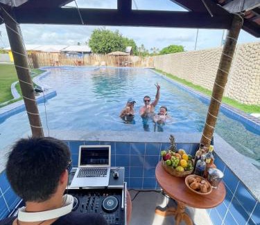 Porto da Rua House | Discover Sol Beach: Pet-Friendly Escape with Pool & Hot Tub