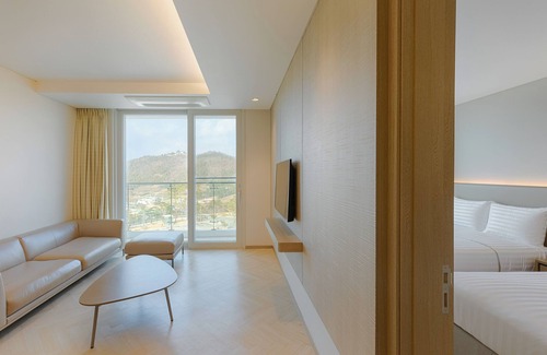 Songgun Resort | Beachfront Bliss at Sol Beach Jindo: Rated 9.2/10