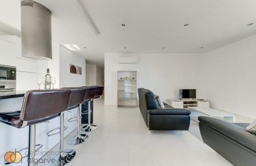 Lagos Apartment | Discover Sol & Cidade 76: Family-Friendly Pool Paradise