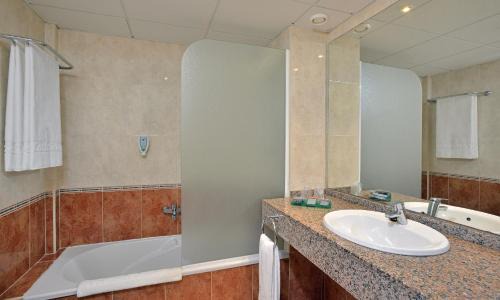 Salou Hotel | Discover Sol Costa Daurada: Oceanfront Bliss Awaits