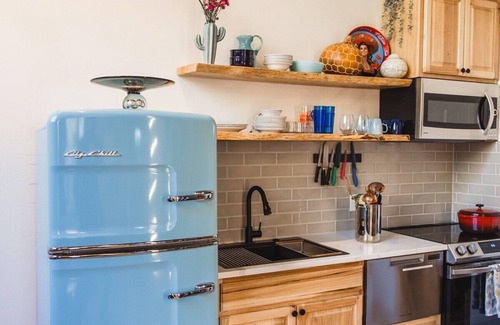 Sedona Cabin | Inviting Sol Cottage: Modern Cabin with Hiking & Views