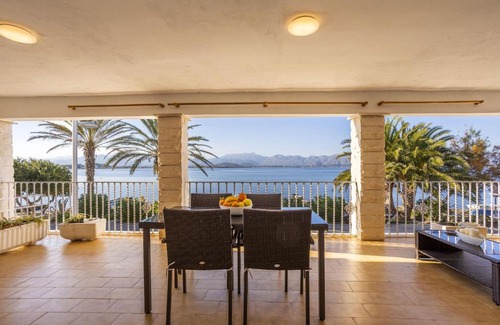es Bacares Apartment | Oceanfront Apartment Voramar 101 in Alcudia - 4 Stars