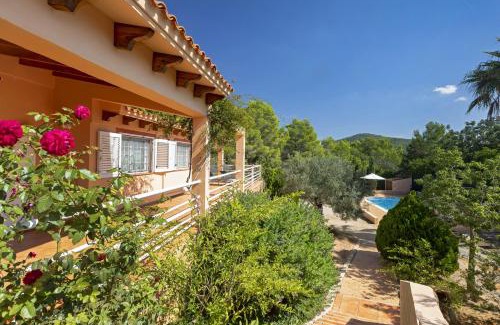 Sant Josep de sa Talaia Villa | Sol Post: Family-Friendly Escape with Pool & 9/10 Rating