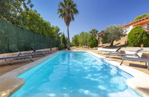 Sant Josep de sa Talaia Villa | Sol Post: Family-Friendly Escape with Pool & 9/10 Rating