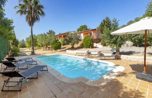 Sant Josep de sa Talaia Villa | Sol Post: Family-Friendly Escape with Pool & 9/10 Rating