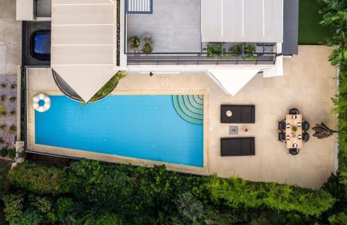 Glyfada Apartment | Private Pool Retreat at Sol Residence in Glyfada - 4 Stars