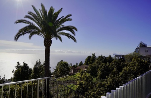 Tijarafe House | Discover SOL UNA Joya: Family-Friendly with Kitchen Amenities