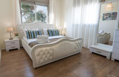 Ein Ya'akov Villa | Experience SOL Villa Loca: Oceanfront Bliss Awaits