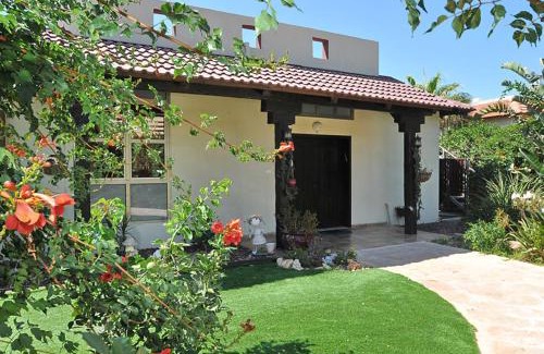 Ein Ya'akov Villa | Experience SOL Villa Loca: Oceanfront Bliss Awaits