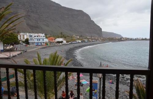 Playa de la Calera Apartment | Tranquil Sol y Playa: Oceanfront Retreat for Families