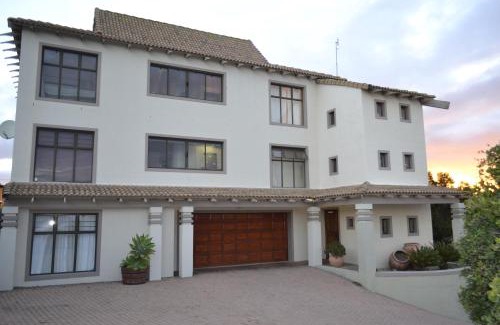 Paradise Beach Apartment | Guest Rated: Sola Fide Self Catering Apartment with Pool