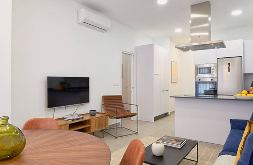 Ensanche Centro Apartment | Top-Rated Solaga - Soho II with Spa & Family Amenities