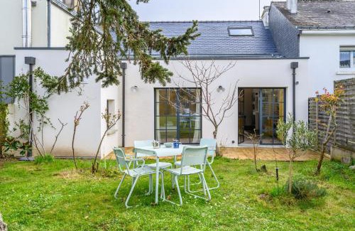 Vannes House | Elegant Solam - A 4-Star Family-Friendly Retreat