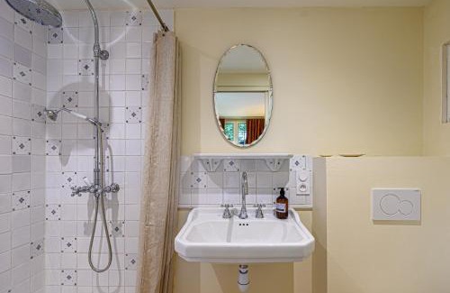 Vannes House | Elegant Solam - A 4-Star Family-Friendly Retreat