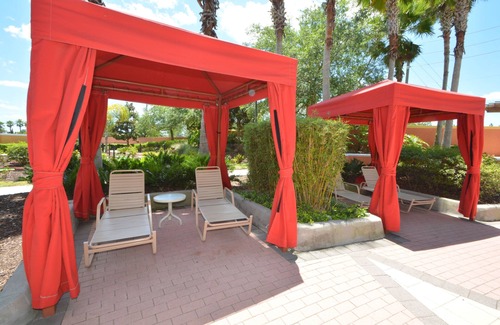 Solana House | Relaxing Solana Resort Home with Pool, Spa & Games Room
