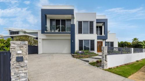 Banksia Beach House | Oceanfront Bliss at Solander Sanctuary by the Water